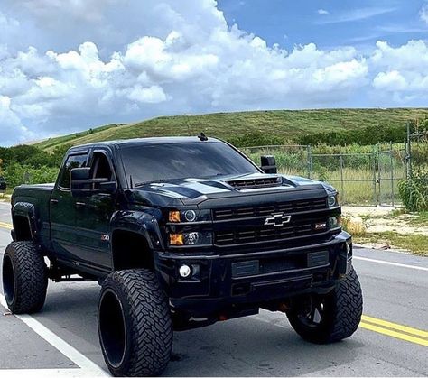 Xe Porsche, Jacked Up Truck, Diesel Trucks Ford, Custom Lifted Trucks, Chevy Trucks Silverado, Chevy Diesel Trucks, Trucks Lifted Diesel, Custom Chevy Trucks, Chevy Pickup Trucks