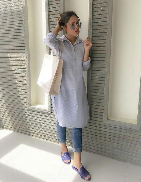 Kurti With Jeans, Kurti Styles, Kurti Style, Kurta Style, Gaun Fashion, Simple Kurta Designs, Office Wear Women, Simple Kurti Designs, Casual College Outfits