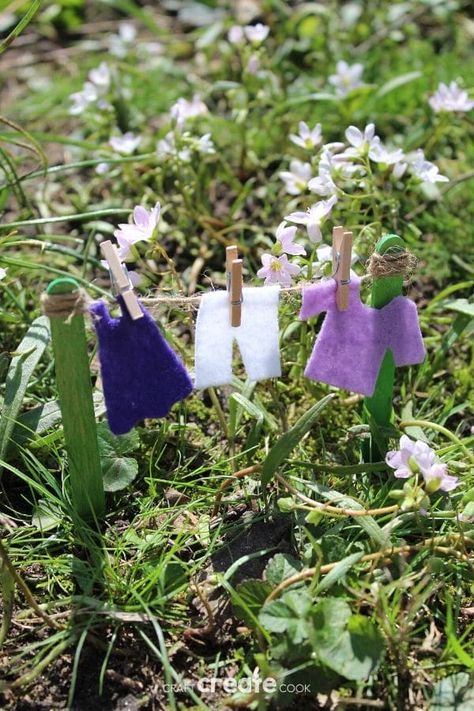 Fairy Garden Recycled Materials, Fairy Garden Activities, Fairy Garden Shelf, Diy Mini Garden Ideas, School Fairy Garden, Fairy Ideas For Kids, Fairy House Decorating Ideas, Magic Fairy Garden, Fairy Garden Set Up Ideas