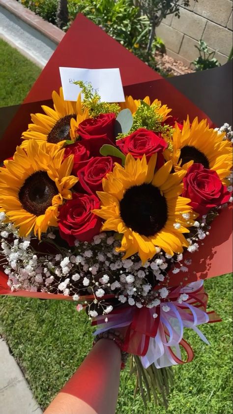 Roses Bouquet Gift, Flower Boquet, Luxury Flower Bouquets, Sunflowers And Roses, Prettiest Bouquet, Flower Gift Ideas, Boquette Flowers, Sunflower Bouquets, Nothing But Flowers