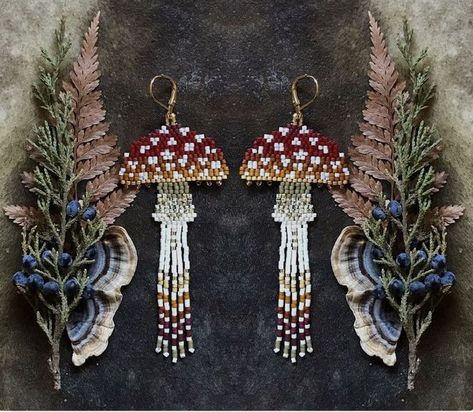 Mushroom Beaded Earrings, Seed Bead Jewelry Patterns, Seed Bead Crafts, Beadwork Designs, Beaded Earrings Diy, Pola Gelang, Brick Stitch Earrings, Seed Bead Patterns, Seed Bead Tutorial