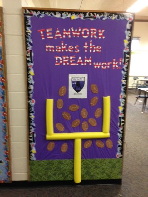 School Spirit Door Decorations, Data Bulletin Boards, Sports Bulletin Boards, School Wide Themes, Door Decorations College, Sports Classroom, Sports Theme Classroom, Team Theme, Sport Theme