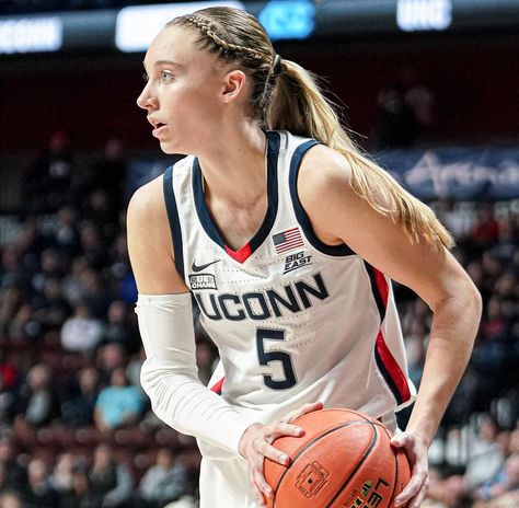 Paige Bueckers Wallpaper Collage, Paige Bueckers Icons, Basketball Gf, Paige Buekers, Female Basketball, Basketball Girlfriend, Paige Bueckers, Uconn Basketball, Uconn Womens Basketball