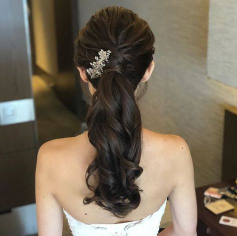 Simple And Unique Hairstyles, Hairdo Kepang, Hairstyle Wisuda, Korean Bridal Hair, Bridal Ponytail, Chic Ponytail, Wedding Ponytail, Easy Party Hairstyles, Long Bridal Hair