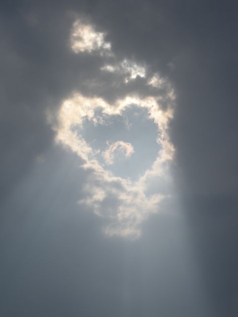 Beautiful!!!! Heavenly Art, Cloud Formations, Heart In Nature, God's Heart, I Love Heart, How He Loves Us, Above The Clouds, Sky And Clouds, Beautiful Heart