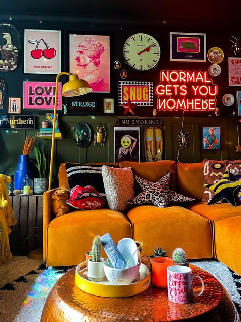 Maximalism, Estilo Kitsch, Salon Suites, Future Apartment Decor, Maximalist Decor, Apartment Decor Inspiration, Decor Home Living Room, Eclectic Home, Dream House Decor