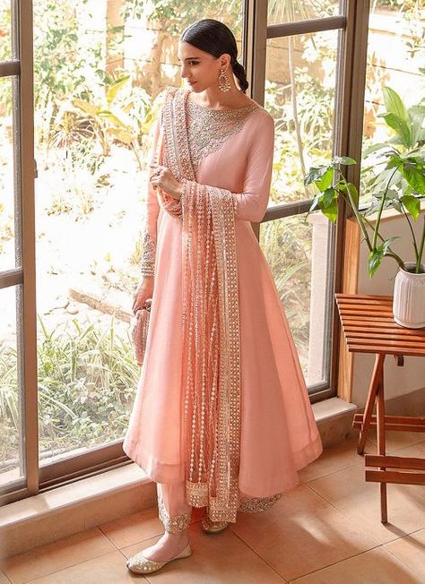 Faiza Saqlain, Linen Style Fashion, Pakistani Outfit, Shadi Dresses, Asian Designers, Womens Trendy Dresses, Pakistani Wedding Outfits, Casual Party Dresses, Sleeves Designs For Dresses