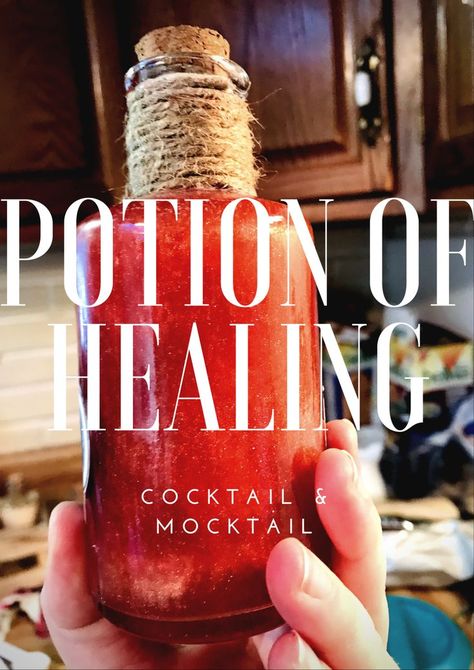 Create potion of healing cocktails from just 3 ingredients! Dungeons And Dragons Drinks, Dungeons And Dragons Snacks, Drinkable Potions, Dungeons And Dragons Party Ideas, Dnd Snacks, Dragon Recipe, Dnd Food, Potion Jars, Making Potions