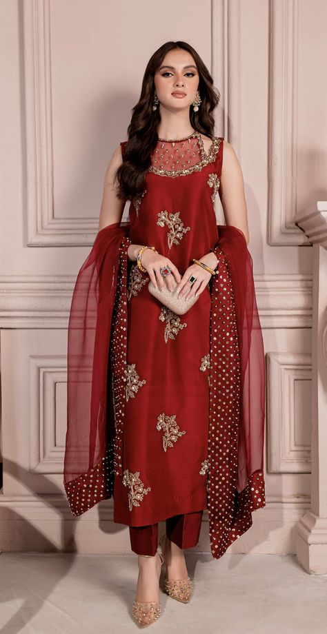 Sara zara Eastern Maxi Dress, Couture, Haute Couture, Neck Designs For Formal Suits, Eastern Dresses Outfits Pakistan, Pakistani Dresses Neck Design, Eastern Wedding Dresses, Party Frock Designs, Decent Dresses