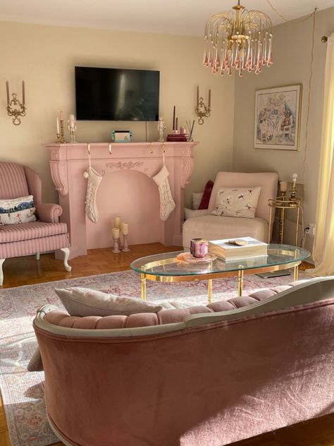 Coquette Living Room Aesthetic, Coquette Living Room, Girly House, Pink Apartment, Pink Living Room, Pinterest Room Decor, Interiors Dream, Room Deco, Dream Living Rooms