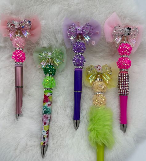 Unique Bow Beads adorn these pens. Either Kitty or Puppy, the centers make for an interesting sight. My decorated pens are great gifts for your friends, parents, teachers, as party favors, or just buy for yourself. Please feel free to contact me with your wish/desire for a pen design. Bead Size is: 40X58mm Same day processing on most items. Shipping includes tracking numbers, insurance and a 1–3-day delivery. Please keep away from small children as the beads might be a possible choking haza... Pen Designs, Decorated Pens, Bow Beads, Unique Bows, Beaded Pens, Gifts For Your Friends, Pen Design, Gifts Fo, A Pen