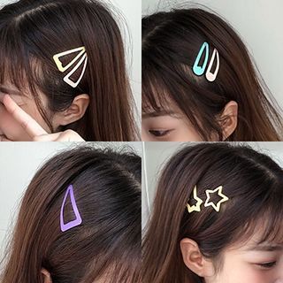 Hairclip Ideas For Short Hair, Short Hair Accessories Aesthetic, How To Use Different Hair Clips, Hair Clip Pin Hairstyles, Hair Clips On Short Hair, Small Hair Accessories, Hairstyles With Hair Clips Short Hair, Hair Pin Clip, Hairclip Styles Short Hair