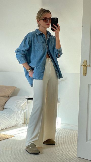 Casual Cool Work Outfits, Spring Clean Outfit, Simple And Clean Outfits, Simple Chic Spring Outfits, Active Work Outfit, Style For Spring 2024, Spring Inspiration Outfits, Minimalist Neutral Outfits Women, Jumper Trousers Outfit