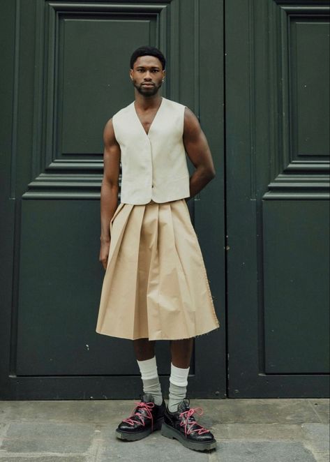 Man In Dress, Grunge Photoshoot, Guys In Skirts, White Skirt Outfits, Androgynous Look, Man Skirt, Wedding Outfit Men, Jupe Short, Mens Outfit Inspiration