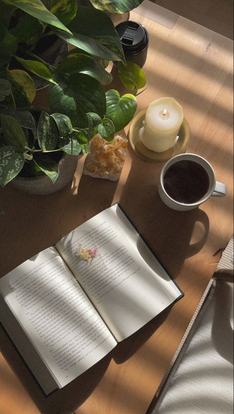 Aesthetic Morning Routine List, Morning Routines List, Morning Journal Prompts, Early Morning Coffee, Persona Feliz, Morning Journal, Cozy Mornings, Morning Mood, Slow Mornings