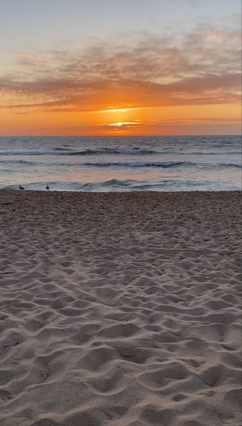 #beach #sunset #beautiful #portugal #sand #sea #sunset #sunrise #cascais #sun #ocean #summer #sky #clouds #aesthetic #wallpaper Cascais Portugal Aesthetic, Sand Aesthetic Wallpaper, Clouds Aesthetic Wallpaper, Sky Clouds Aesthetic, Content Video, Clouds Aesthetic, Portugal Beach, Ugc Content, Sunset Beautiful