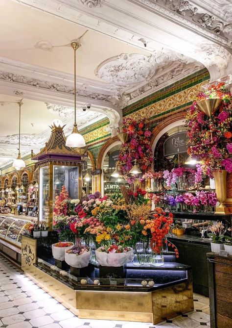 Luxury Florists, Harrods London, Floral Interior, London Shopping, London Food, Food Hall, London Restaurants, English Food, London Town