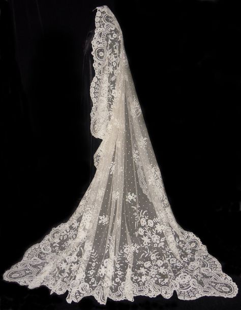 Antique Irish veil Wedding Veils Vintage, Veils Vintage, Wedding Veil Vintage, Lace Mantilla, Wedding Vail, Vintage Veils, Wedding Veils Lace, Lace Wedding Dress Vintage, Lace Veils