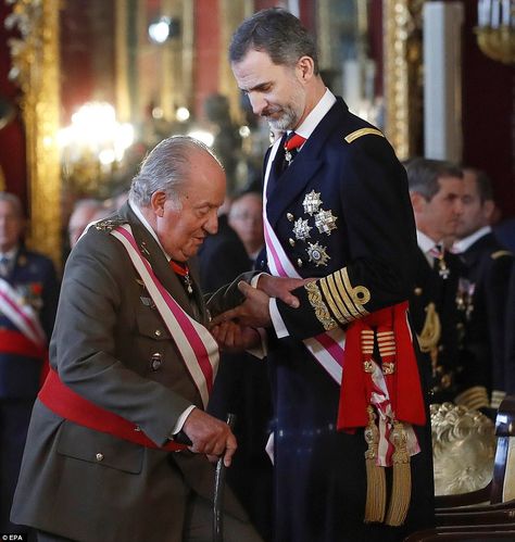 Former Spanish King Juan Carlos (pictured left) was seen at Epiphany Day celebrations Grand Duke, Spanish King, Abu Dabi, A Royal Affair, Prince Frederik Of Denmark, Spanish Royal Family, Fall From Grace, Don Juan, Helping Hand
