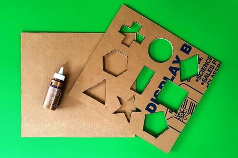 Use recycled materials to DIY your own super hip cardboard shape puzzle! A perfect learning toy for toddlers. Homemade Mobile, Diy Toddler Toys, Shape Puzzle, Recycled Toys, Cardboard Puzzle, Puzzle Diy, Tracing Shapes, Math Patterns, Toys Montessori