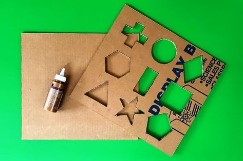 Use recycled materials to DIY your own super hip cardboard shape puzzle! A perfect learning toy for toddlers. Homemade Mobile, Diy Toddler Toys, Shape Puzzle, Baby Development Activities, Recycled Toys, Cardboard Puzzle, Math Patterns, Toys Montessori, Cardboard Box Crafts