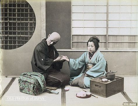 doctor Yayoi Period, Meiji Era, Yayoi Era, Photos Of Japan, Buddhist Priest, Japanese Doctor, Double Menton, Turning Japanese, Japanese Photography
