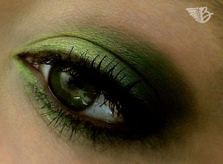 Green And Black Makeup Looks, Poison Ivy Makeup Ideas, Green Smokey Eye Makeup, Ivy Makeup, Grunge Eye Makeup, Poison Ivy Makeup, Poison Ivy Halloween Costume, Scorpio Szn, Mod Makeup