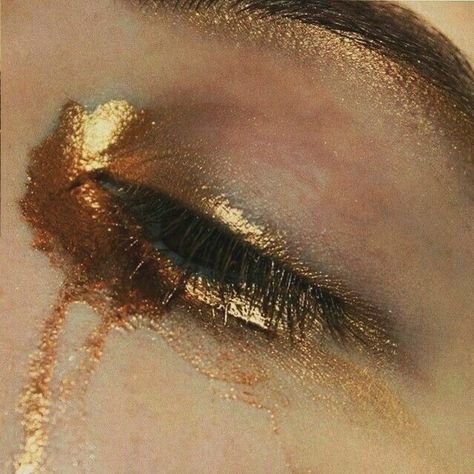 Apollo Aesthetic, Apollo Cabin, Gold Eye Makeup, Holly Black, Gold Aesthetic, Gold Eyes, Golden Girl, Camp Half Blood, Yellow Aesthetic