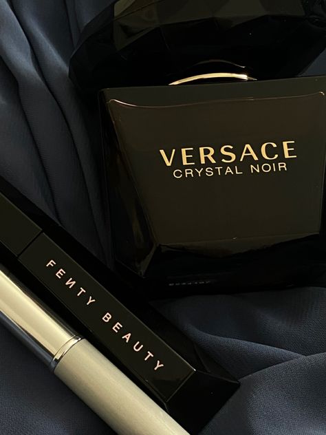Versace Perfume Aesthetic, Versace Aesthetic, Blair Waldorf Aesthetic, Fancy Aesthetic, Versace Perfume, Best Perfume For Men, Versace Brand, Mob Wife, Black Honey