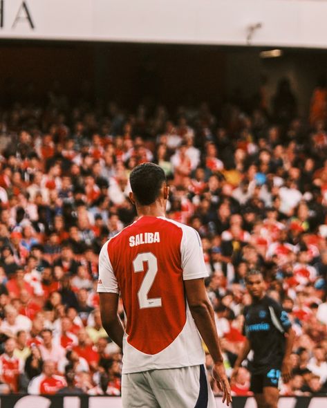 A bit of @w.saliba4 yesterday . . #arsenal #arsenalfc #afc #gunners #gooners #saliba #williamsaliba #arsenaldefender #arsenalplayer #emiratesstadium #arsenalpictures #footballphotography #1886 #fuji #fujifilm #northbank #lowernorthbank Arsenal Fc, American Football, Saliba Arsenal, Arsenal Pictures, Football Photography, Arsenal Players, Arsenal, Football