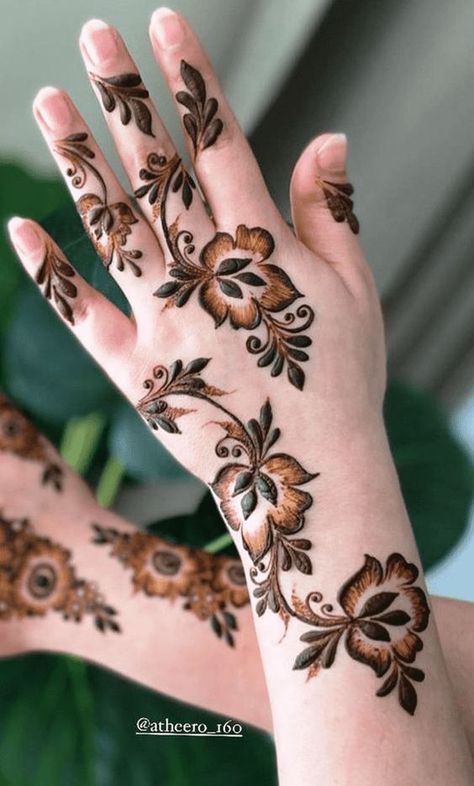 https://petgrommer.com/ Arab Style Henna, Arabic Floral Henna Designs, Floral Mehndi Designs, Henna Styles, Round Mehndi Design, Palm Mehndi, Palm Mehndi Design, Simple Mehendi Designs, Khafif Mehndi Design