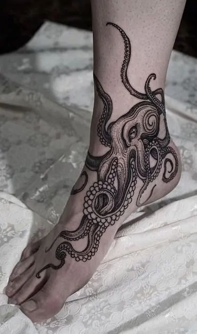 What Does An Octopus Tattoo Mean? Octopus Tattoos, Traditional Octopus Tattoo, Octopus Tattoo Sleeve, Backpiece Tattoo, Hidden Tattoos, Octopus Tattoo Design, Tattoo Hals, Octopus Tattoo, Leg Tattoos Women