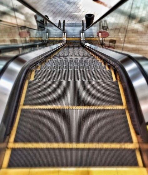 @the.libra.lounge on Instagram: “Down. #popphotography #escalators #pointofview #pov #escalatorporn #escalatorphotography” Birds Eye View Photography, Symmetry Photography, Worms Eye View, Photography Elements, Perspective Photos, Photography Rules, Line Photography, Photography Assignments, Photo Elements
