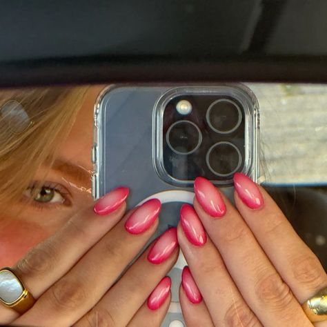 Just came up with a new nail trend. I'm calling it "aura nails". Lmk if you like it! | Instagram Nail Ideas Senior Pictures, Carrie Bradshaw Nails, Classy Colorful Nails, Hailey Bieber Summer Nails, Europe Nails Aesthetic, Mexico Summer Nails, Peach Aura Nails, Acrylic Vs Gel Nails, Solid Chrome Nails