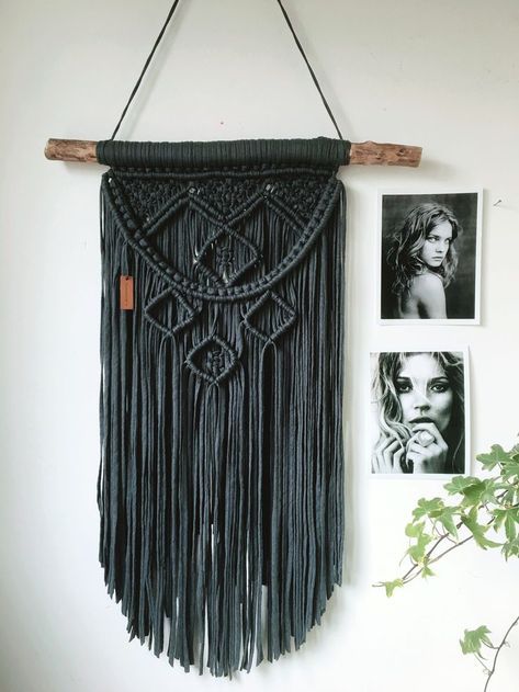 Gorgeous black macrame - beautiful wall art that will make you stare at for hours! This modern yarn art has become very popular for the last couple of months and you can find many creative people who try to make their own macrame art projects. #MacrameWallHanging #Macrame #ModernMacrame #Hangings #WallHangings Black Macrame Wall Hanging, Macrame Black, Yarn Wall Art, Black Macrame, Macrame Wall Hanging Diy, Macrame Patterns Tutorials, Macrame Wall Art, Macrame Ideas, Diy Vase