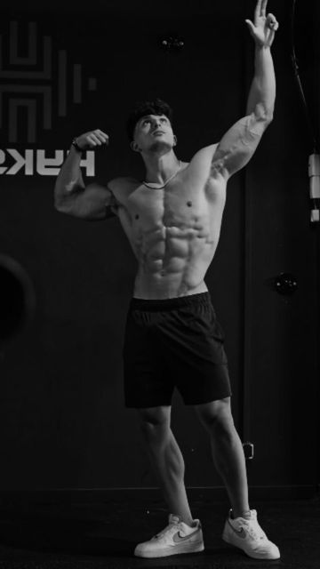 Physique Poses, Model Requirements, Black Poses, Man Physique, Bodybuilding Photography, Aesthetics Bodybuilding, Gym Photography, Gym Guys, Gym Photos