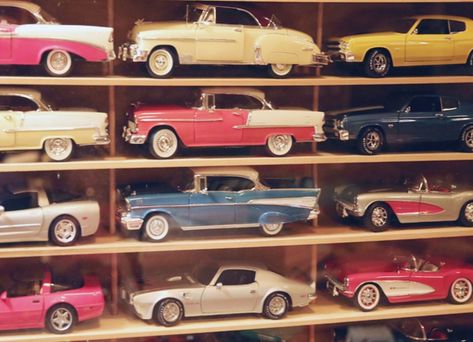 This Man’s Insanely Collection Of 30,000 Die-Cast Model Cars Is Now For Sale 1950s Room, Model Car Collection, Diecast Cars Display, New Model Car, Vintage Cars For Sale, Toy Model Cars, Vintage Toys For Sale, Flamingo Themed Party, Car Memorabilia