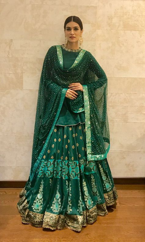 "We Can’t Get Over Kriti Sanon’s #Ethereal Festive Look" end Sept, 2017: #KritiSanon Indian Festive Fashion @missmalini via @sunjayjk Indian Designer Suits, Green Lehenga, Kriti Sanon, Embroidered Lehenga, Ghagra Choli, Indian Gowns Dresses, Indian Gowns, Dress Indian Style, Indian Wedding Outfits