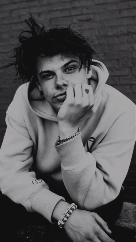 Yungblud - Dominic Harrison - Black+White Boy X Boy, Type Of Boyfriend, Dominic Harrison, Young Blood, Aesthetic People, Reasons To Smile, Cute Faces, Man Alive, Black Heart