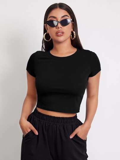 Black Top Black Ribbed Crop Top, Black Ribbed Top Outfit, Black Croptop Aesthetic Outfit, Shein Black Top, Black Crop Shirt Outfit, Croptop Aesthetic Outfit, Black Crop Top Outfit, Black Crop Top Shirt, Shein Shirts