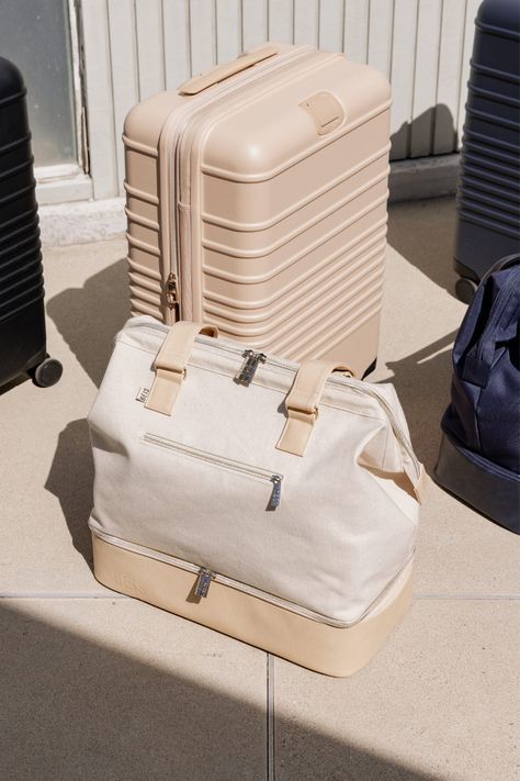 Travel Packing Hacks, The Minimalists, Packing Bags Travel, Cute Suitcases, Cute Luggage, Packing Hacks, Airport Fits, Weekender Bags, Suitcase Handle