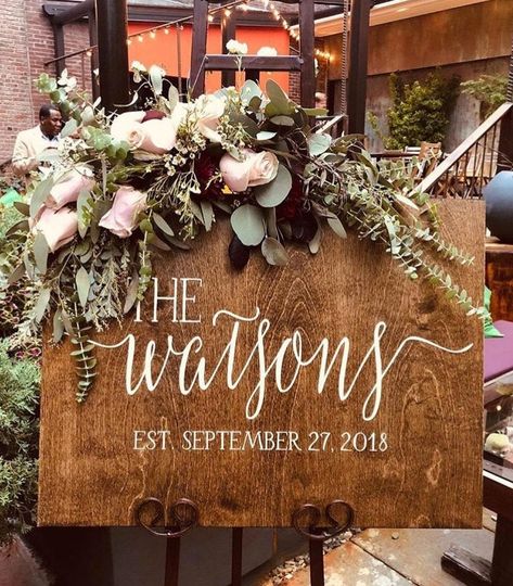 Diy Wedding Decorations, Rustic Wedding Decorations, Flowers And Greenery, Wooden Wedding Signs, Fun Wedding Invitations, Wooden Wedding, Wedding Welcome Signs, Wedding Guide, Wedding In The Woods