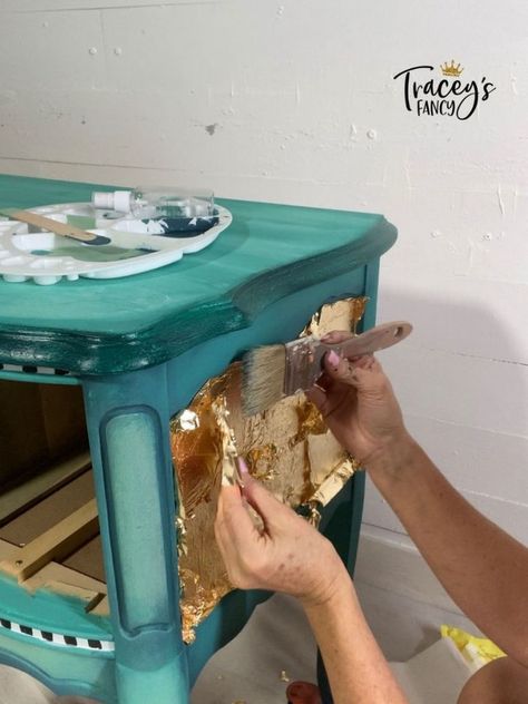 Gold Leaf Nightstand, Gold Leaf Wood Furniture, Gold Paint On Wood, Furniture Gold Leaf, Painted Gold Furniture, Yellow Gold Painted Furniture, Upcycling, Gold Leaf To Furniture, Gold Transfer Furniture