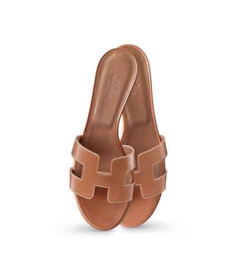 The Hermès Sandals Everyone's Obsessed With Right Now | Who What Wear Hermes Slippers, Hermes Oran Sandals, Hermes Style, Tan Leather Sandals, Hermes Shoes, Women Men Shoes, Hermes Handbags, Foto Inspiration, Slipper Shoes