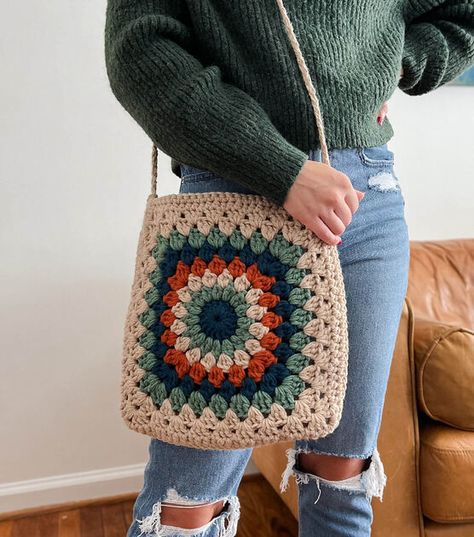 How To Make Not Your Granny's Crochet Tote Online | JOANN Purse Patterns Free Crochet, Bag Crochet Granny Square, Fall Crochet Inspiration, Easy Crochet Granny Square Bag, Autumn Granny Square Blanket, Granny Stitch Bag, Market Crochet Patterns, Crocheted Tote Bags Free Pattern, Easy Granny Square Bag