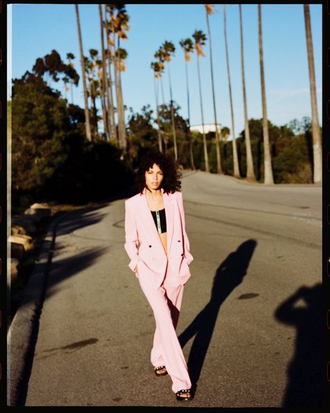 Ines Lopez Models Laid-Back Style for Cosmopolitan Germany Los Angeles, Hollywood Hills Photoshoot, Chloe Vibes, American Photoshoot, Palm Springs Photoshoot, Los Angeles Photoshoot, Miami Street Style, Retro Palm Springs, Bohemian Photography