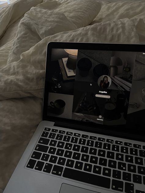 macbook, moodboard, bed Lowexposure Aesthetic, Bedtime Aesthetic, Macbook Aesthetic, Dark Visions, Low Exposure, Cozy Aesthetic, Beauty Sleep, Mood Board Inspiration, Beige Aesthetic