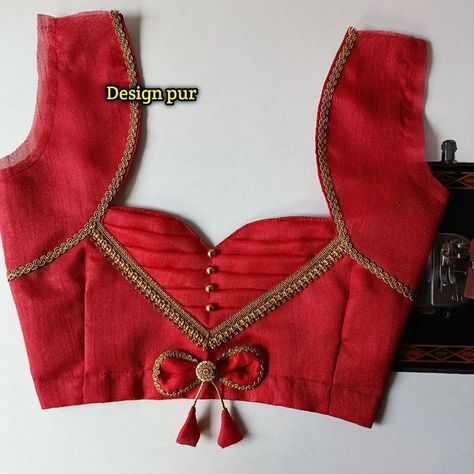 Lays Blouse Design, Blouse Design New Pattern, Back Blouse Designs Simple, Blouse Neck Design Back Simple, Blose Desines Back For Silk Saree, Blouse Designs Latest Front And Back, Blows Back Design Latest, Blouse Back Neck Lace Designs, Saree Back Neck Designs