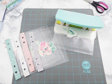 Extra tip : you can also use the Tab Punch Board to create another type of dividers, but remember to cut them out of paper before adding them in the photo sleeves! Filofax Diy, Mini Albümler, Fuse Tool, Notebook Diy, Waterfall Photo, Photo Sleeve, Planner Dividers, Diy Notebook, We R Memory Keepers