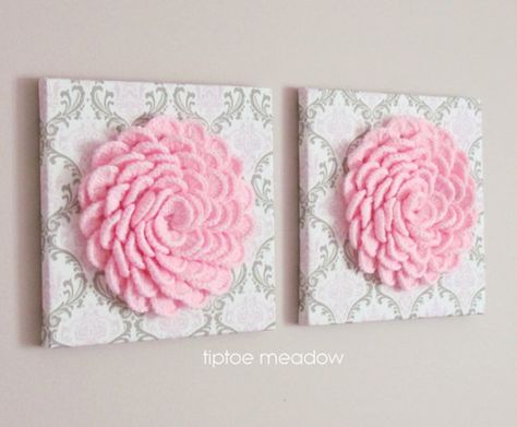 DIY Lovely Crochet DIY Paper Bridal Bouquet and Matching Flower Girl Barrettes #Flowers on Canvas with Free Pattern Amigurumi Patterns, Crochet Blossom, Paper Bridal Bouquet, Flowers On Canvas, Doily Art, Crochet Puff Flower, Crochet Wall Art, Crochet Flowers Free Pattern, Crochet Wall Hangings